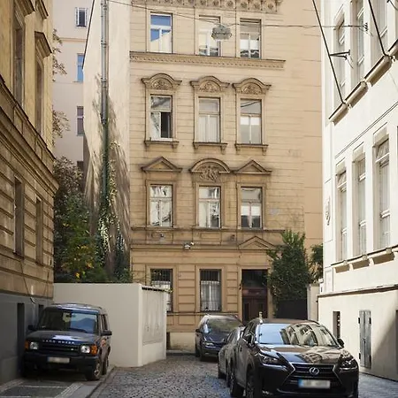 Apartment Hanan's Pstrossova