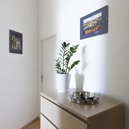 Hanan's Pstrossova Apartment Prague
