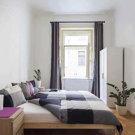 Hanan's Pstrossova Apartment
